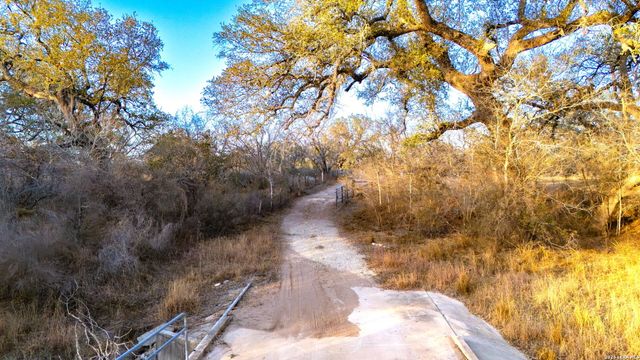 2383 Tomblin, Bigfoot, TX 78005