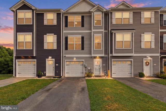 521 CHARLES AVE, Hanover, PA 17331