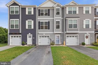 521 CHARLES AVE, Hanover, PA 17331