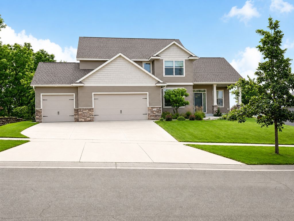 1892 Shannon Oaks Boulevard NE, Rochester, MN 55906