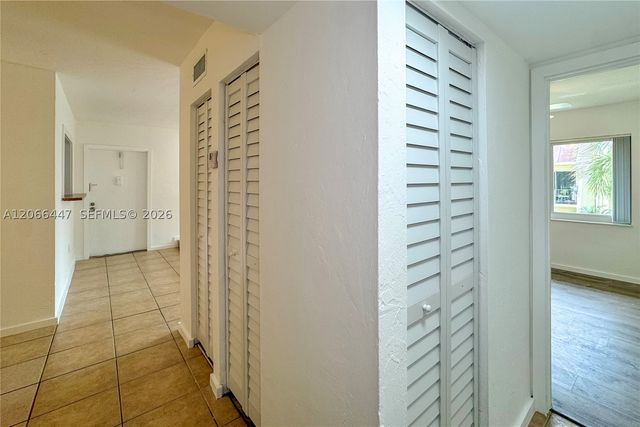 13898 SW 90th Ave 204-EE, Miami, FL 33176