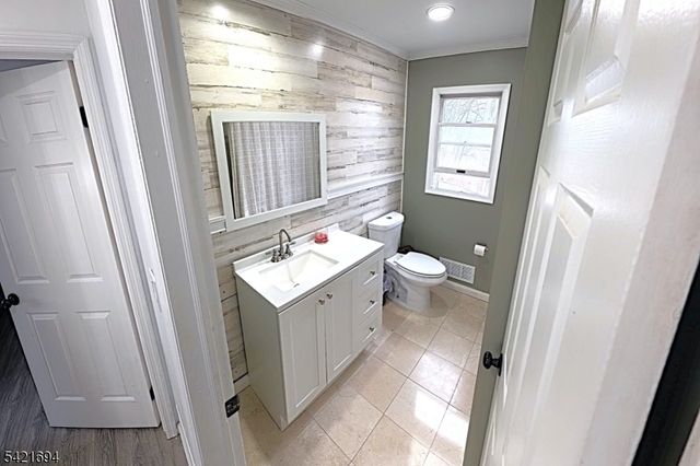 72 Orben Dr, Roxbury Twp., NJ 07850