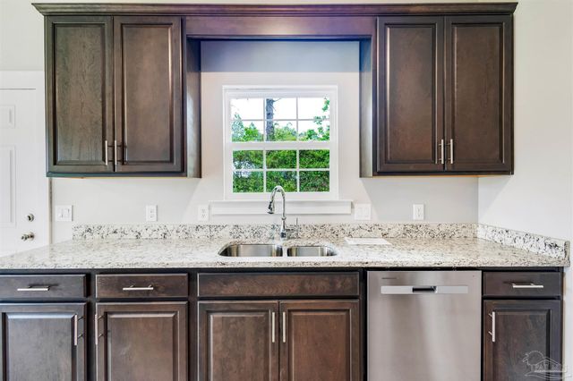 9276 Sunset Dr, Navarre, FL 32566