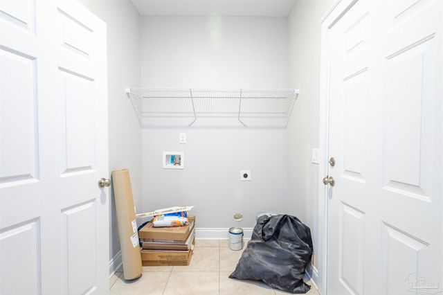 9276 Sunset Dr, Navarre, FL 32566