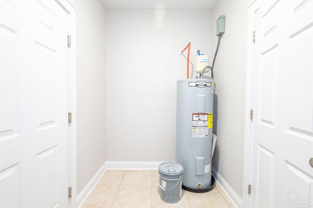 9276 Sunset Dr, Navarre, FL 32566