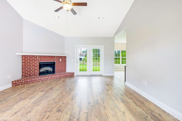 9276 Sunset Dr, Navarre, FL 32566