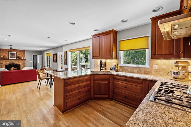 12007 TURF LN, Reston, VA 20191
