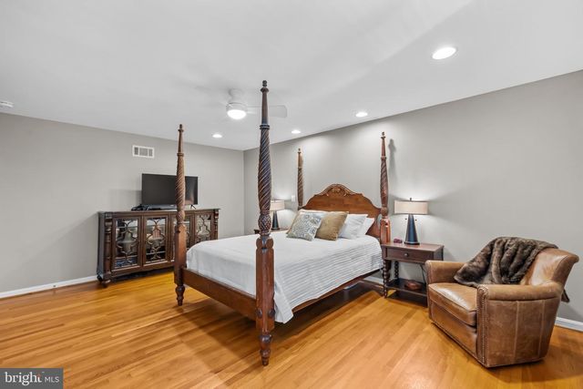 12007 TURF LN, Reston, VA 20191