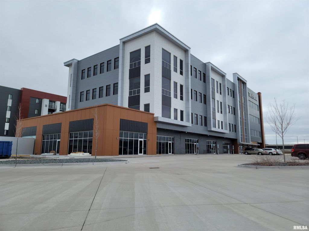 1551 GRANT Street, Bettendorf, IA 52722