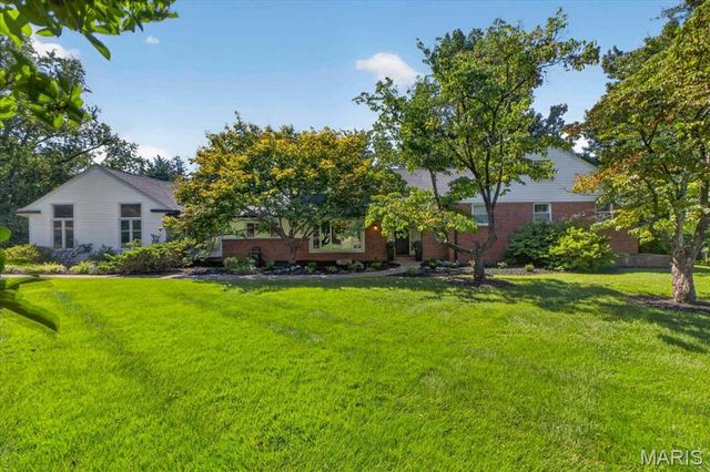 11 High Acres Drive, St Louis, MO 63132