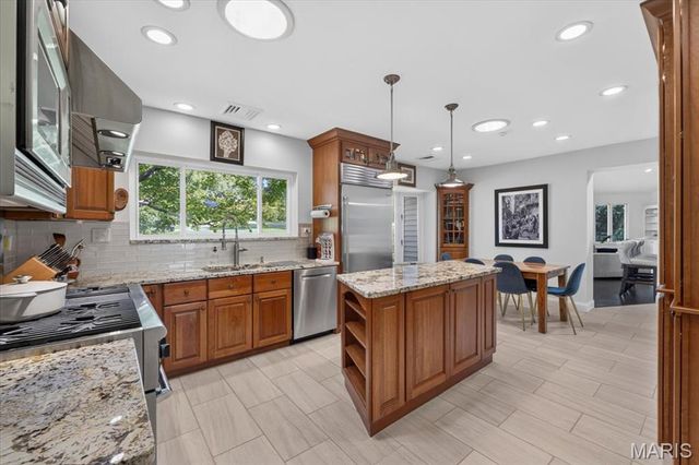 11 High Acres Drive, St Louis, MO 63132