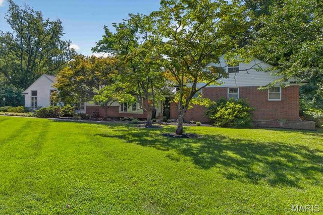 11 High Acres Drive, St Louis, MO 63132