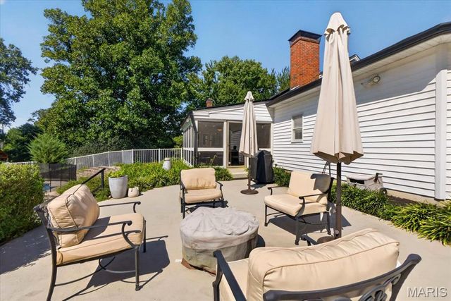 11 High Acres Drive, St Louis, MO 63132