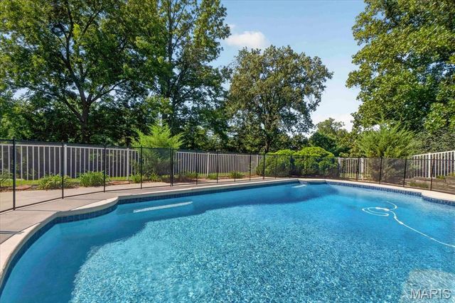 11 High Acres Drive, St Louis, MO 63132