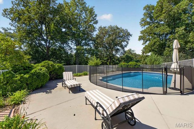 11 High Acres Drive, St Louis, MO 63132
