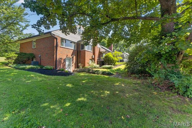 11 High Acres Drive, St Louis, MO 63132