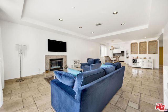 11952 Montana Avenue 303, Los Angeles, CA 90049