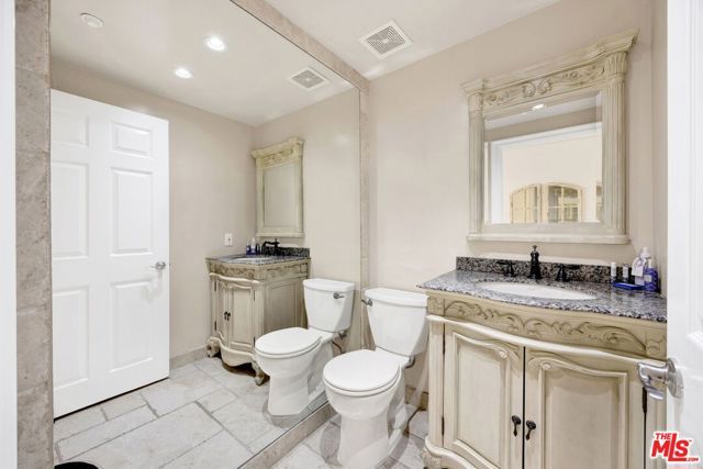 11952 Montana Avenue 303, Los Angeles, CA 90049