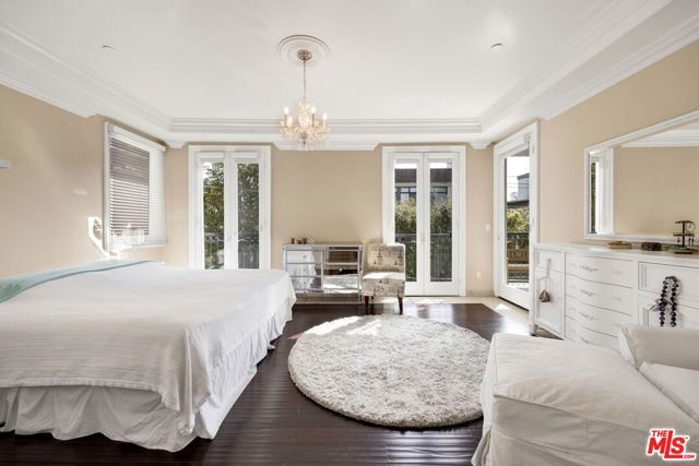 11952 Montana Avenue 303, Los Angeles, CA 90049