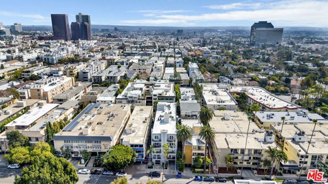 11952 Montana Avenue 303, Los Angeles, CA 90049