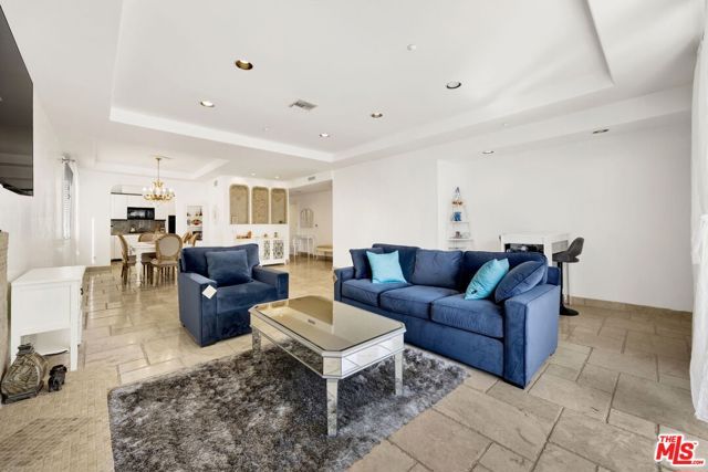 11952 Montana Avenue 303, Los Angeles, CA 90049