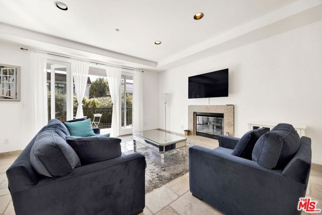 11952 Montana Avenue 303, Los Angeles, CA 90049