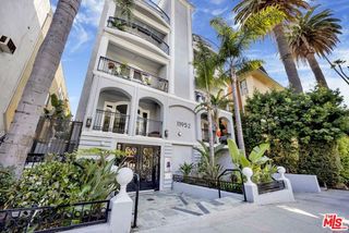 11952 Montana Avenue 303, Los Angeles, CA 90049