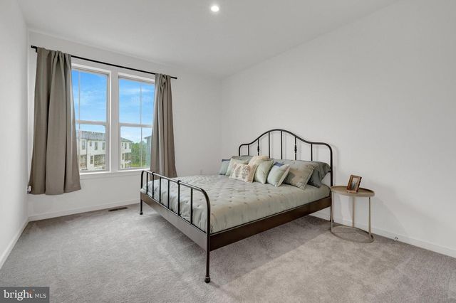 20941 BLUEBIRD SQ, Sterling, VA 20165