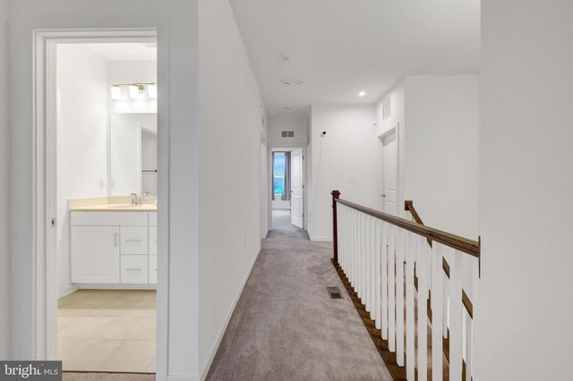 20941 BLUEBIRD SQ, Sterling, VA 20165