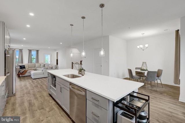 20941 BLUEBIRD SQ, Sterling, VA 20165