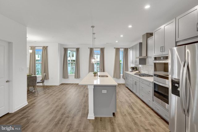 20941 BLUEBIRD SQ, Sterling, VA 20165