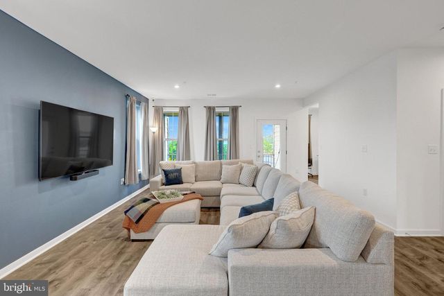 20941 BLUEBIRD SQ, Sterling, VA 20165