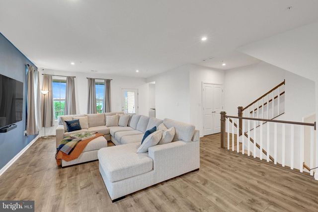 20941 BLUEBIRD SQ, Sterling, VA 20165