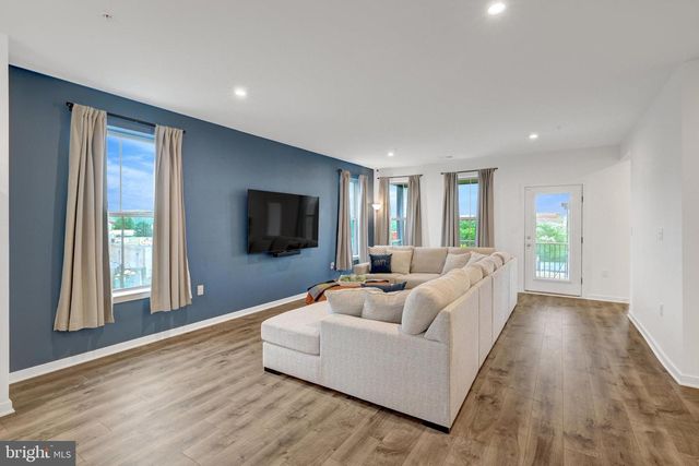 20941 BLUEBIRD SQ, Sterling, VA 20165