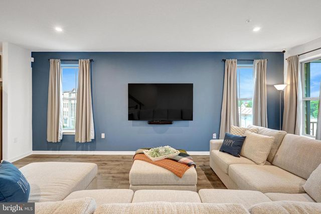 20941 BLUEBIRD SQ, Sterling, VA 20165