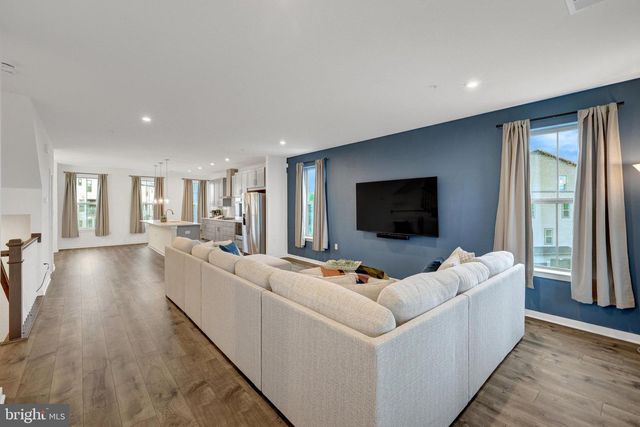 20941 BLUEBIRD SQ, Sterling, VA 20165