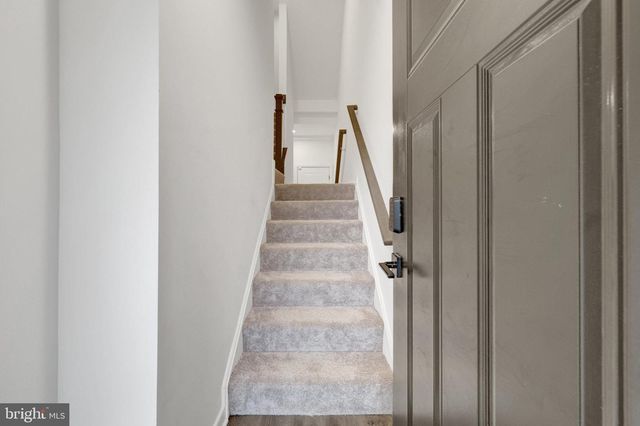 20941 BLUEBIRD SQ, Sterling, VA 20165