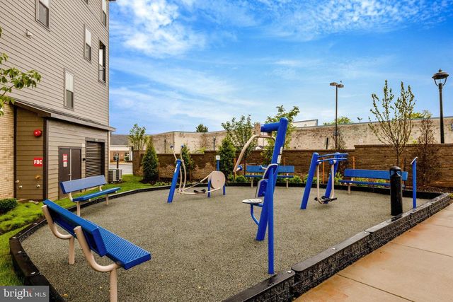 20941 BLUEBIRD SQ, Sterling, VA 20165