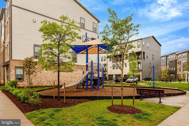 20941 BLUEBIRD SQ, Sterling, VA 20165