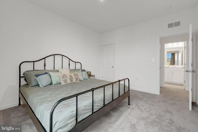 20941 BLUEBIRD SQ, Sterling, VA 20165