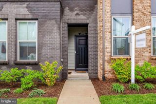 20941 BLUEBIRD SQ, Sterling, VA 20165