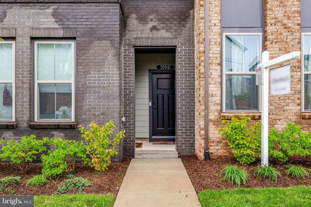 20941 BLUEBIRD SQ, Sterling, VA 20165