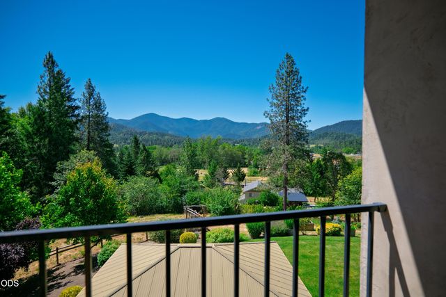 191 Foxwood Drive, Grants Pass, OR 97527