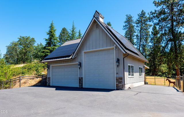 191 Foxwood Drive, Grants Pass, OR 97527