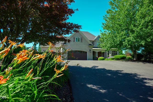191 Foxwood Drive, Grants Pass, OR 97527