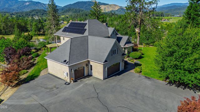 191 Foxwood Drive, Grants Pass, OR 97527