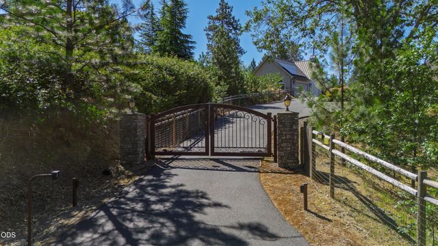 191 Foxwood Drive, Grants Pass, OR 97527