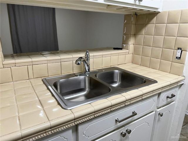 703 N 7th Street, Alamo, TX 78516