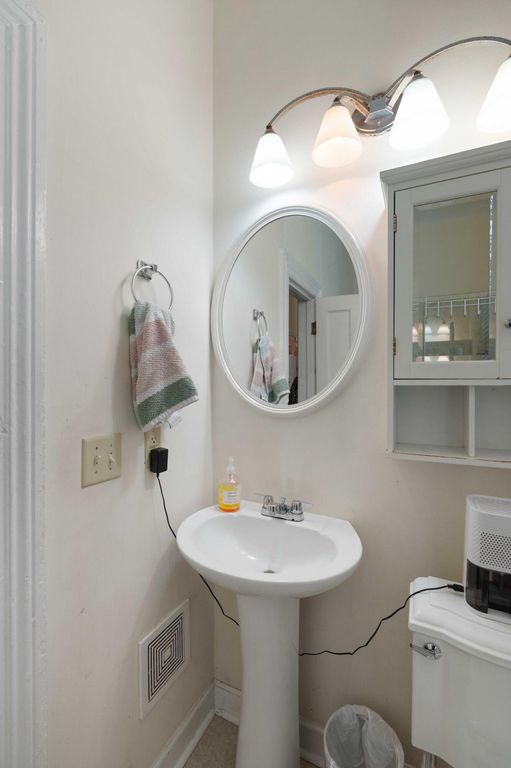 Image 10 of property listing at 77 Pitt Street, Charleston, SC 29403