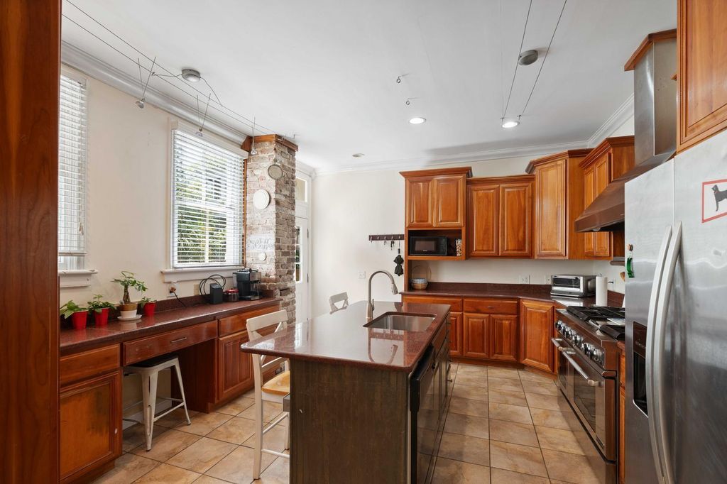 Image 3 of property listing at 77 Pitt Street, Charleston, SC 29403